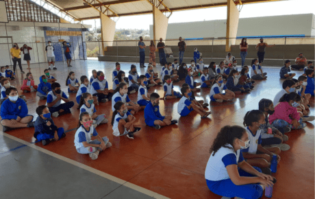 Grupo de teatro de estudantes da Amorim participa de Mostra de