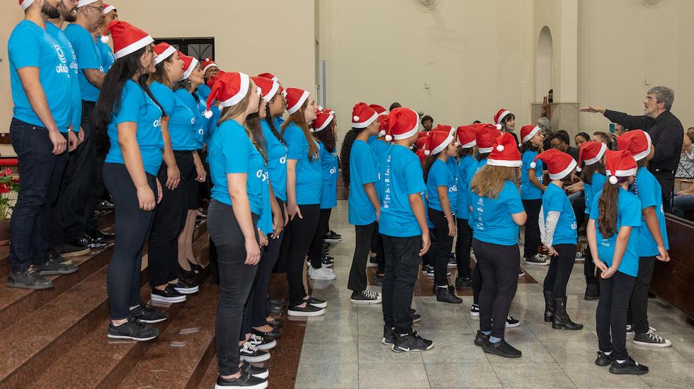 Corais das Oficinas Culturais cantam na Paróquia Nossa Senhora do Rosário em Campo Limpo